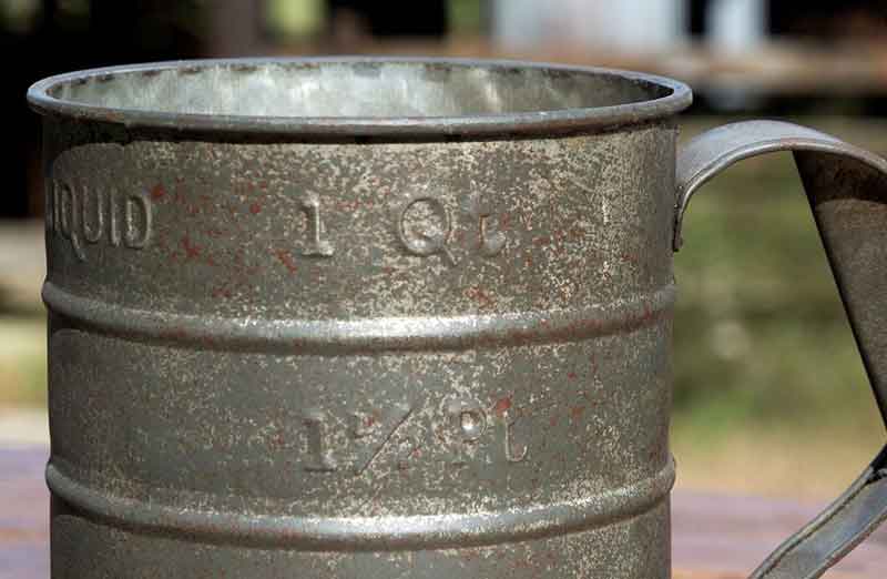 Vintage Embossed Metal 1 quart Measuring Cup For Household Use